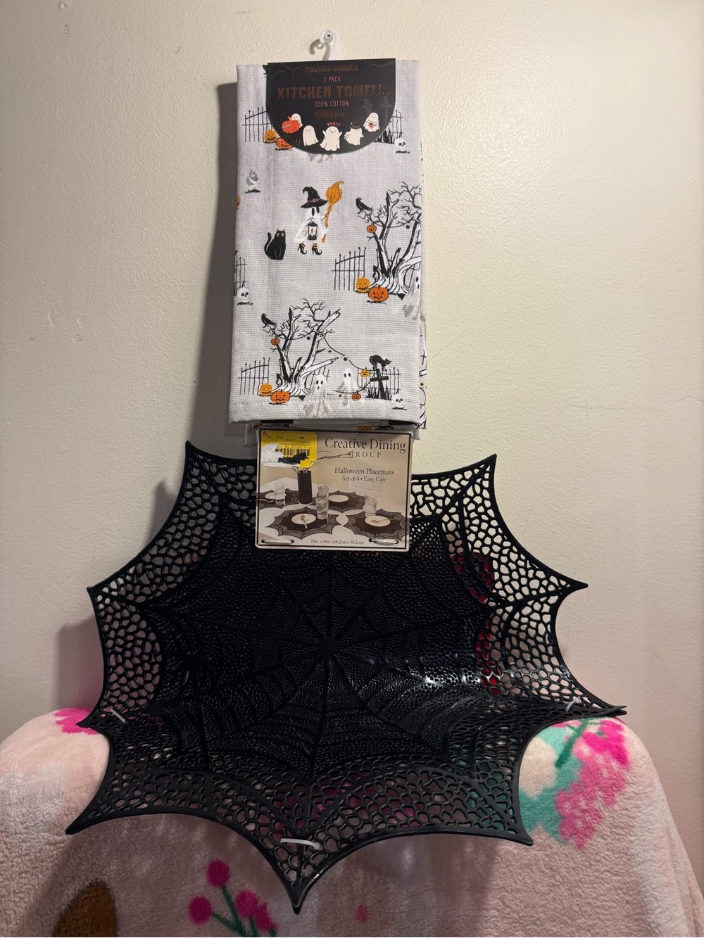 Halloween spider web place mats and dish towels NWT